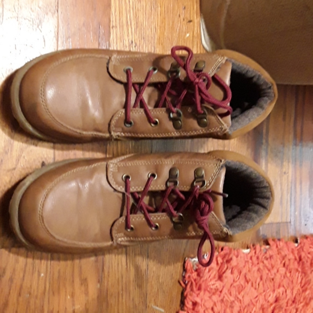 Kids boots!! The children's place